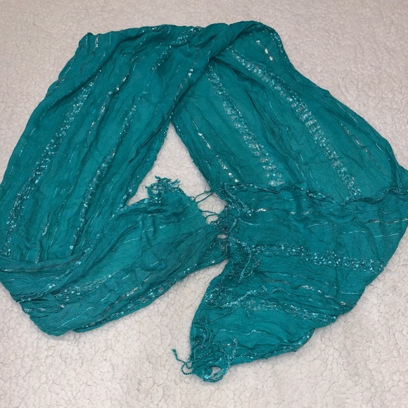 Green Fashion Scarf with Fringe Detail - Picture 2 of 3